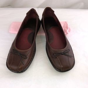 Born brown leather Momoryfoam sole flat 7.5 M/W